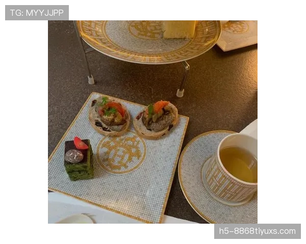 朱雪莹训练完直接拎爱马仕去吃下午茶？