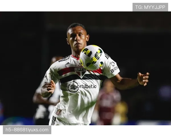 维尼修斯 vs 马丁内利：巴西边锋的成长分化